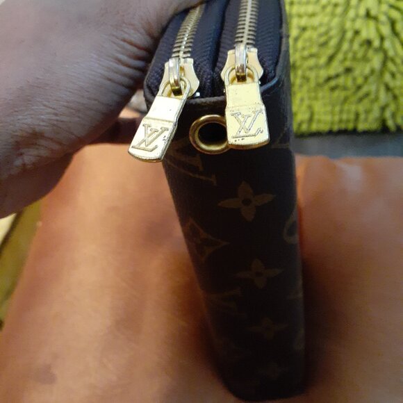 LOUIS VUITTON LV MONOGRAM ZIPPY WALLET - Picture 5 of 10